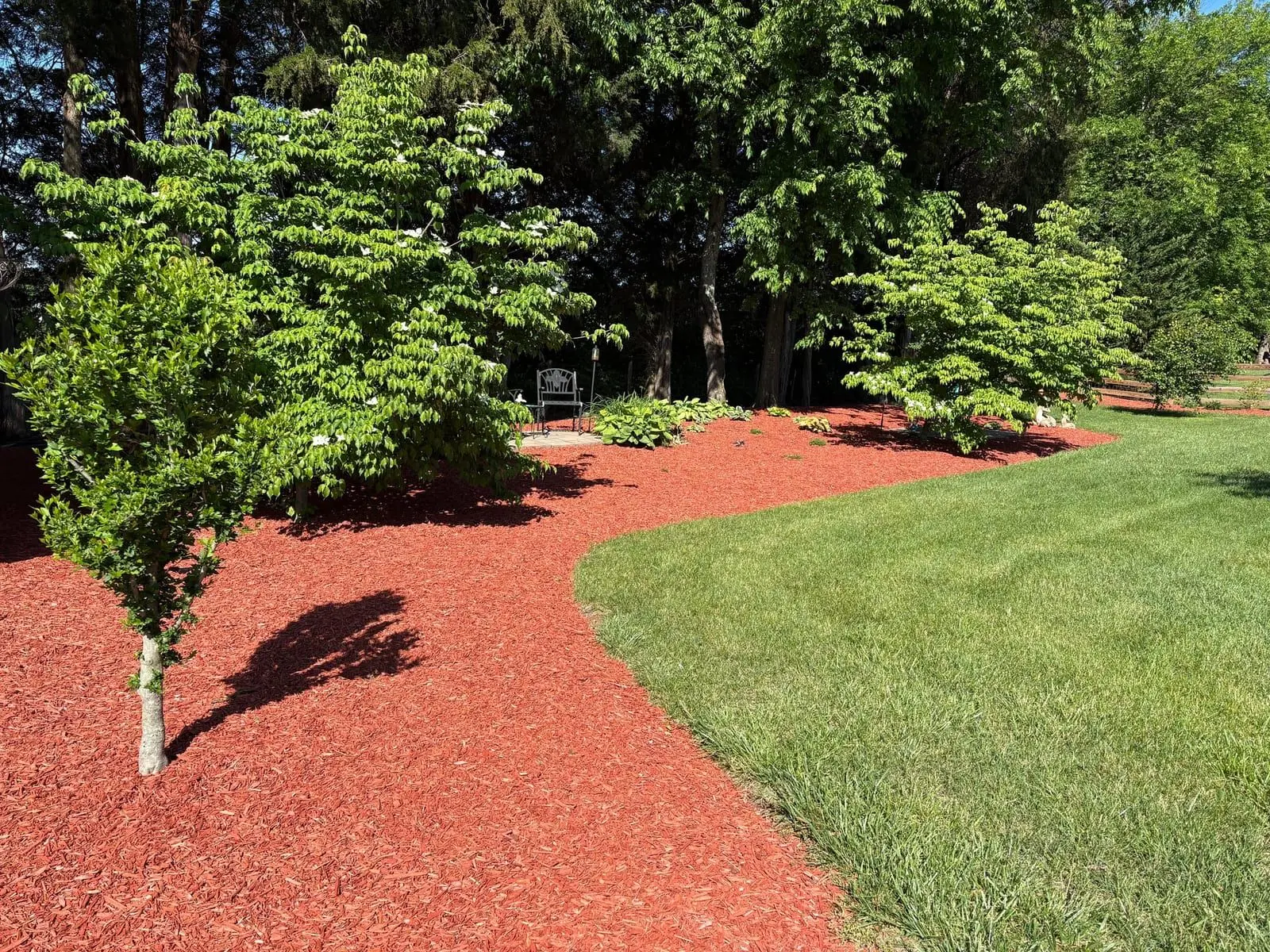 Fresh red mulch bed with a clean lawn edge