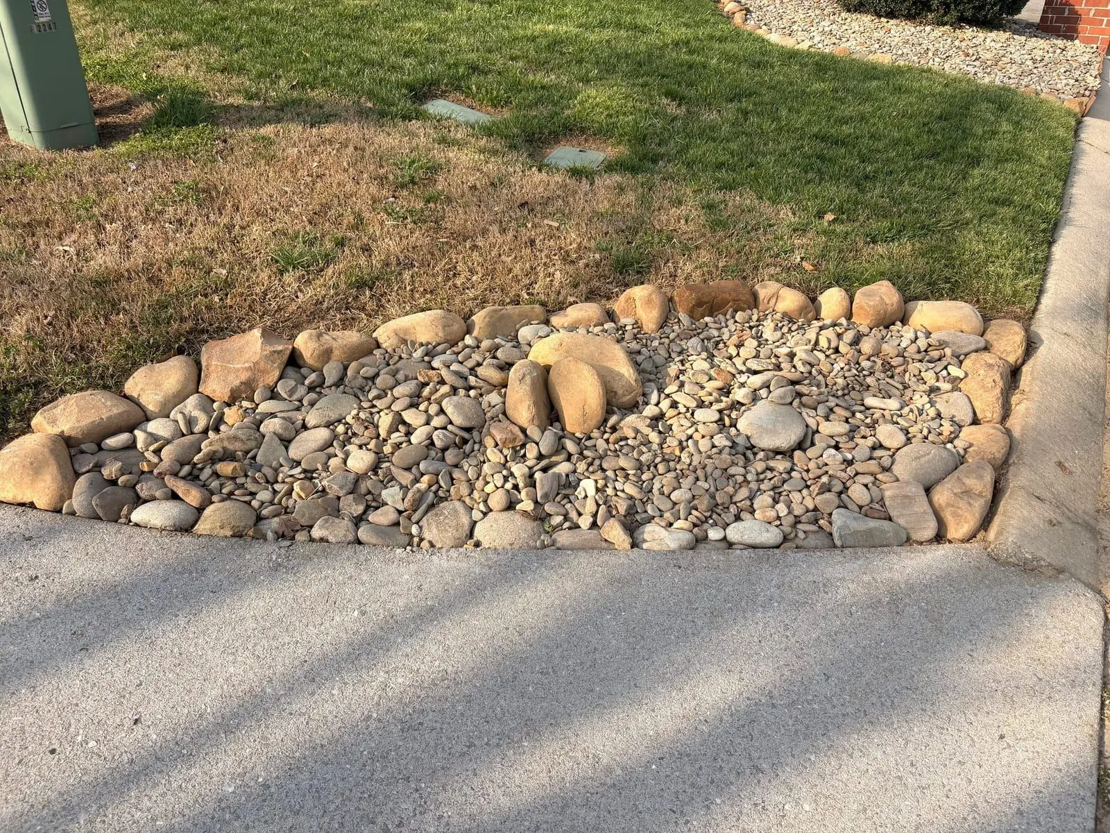 River Rock vs. Mulch: Which Is Better for East Tennessee Landscapes?