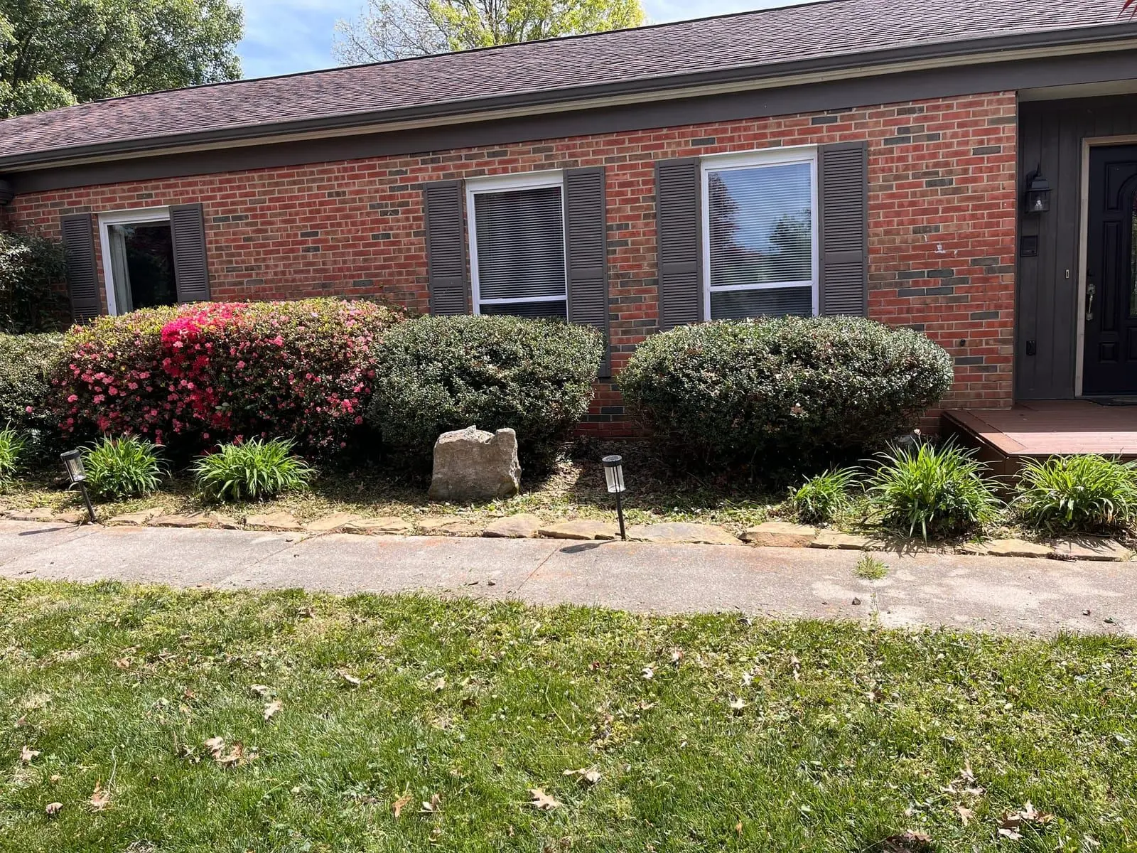 5 Signs Your Landscape Beds Need a Complete Refresh